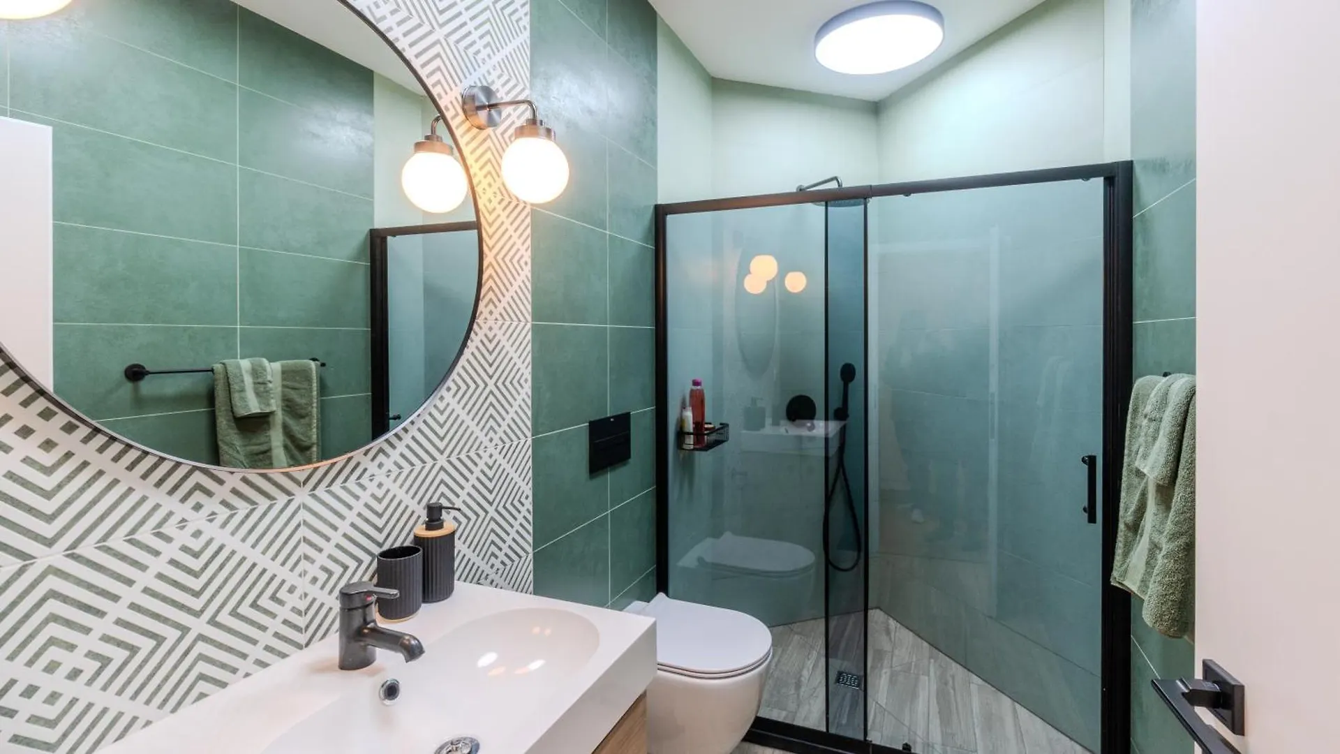 Bohemian Hideaway Historic Center Sofia Parking Apartment
