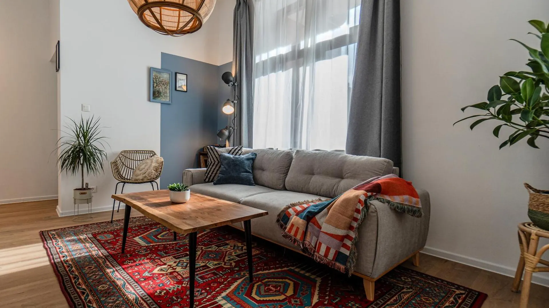 Bohemian Hideaway Historic Center Sofia Parking Apartment