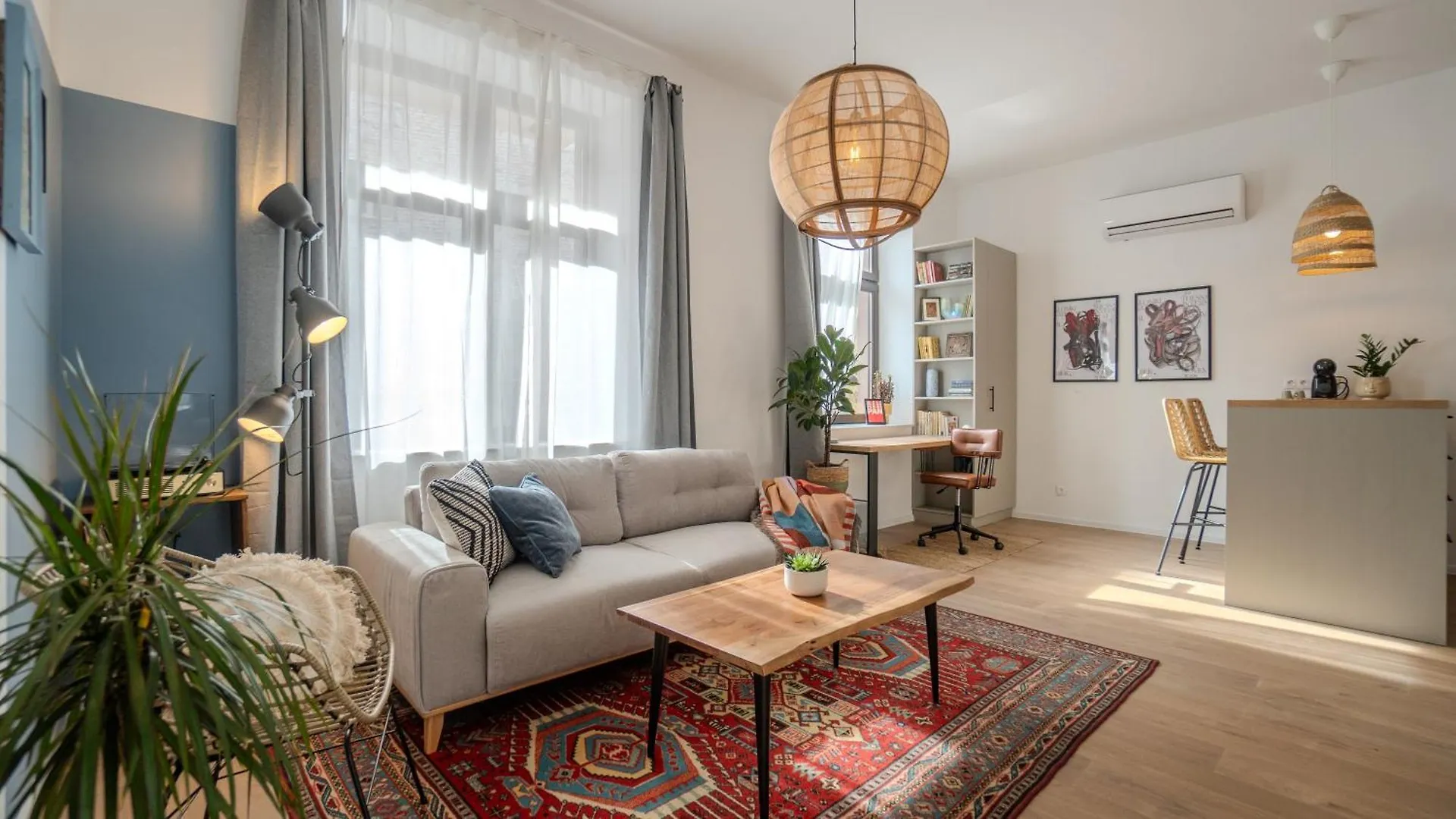 Bohemian Hideaway Historic Center Sofia Parking Apartment